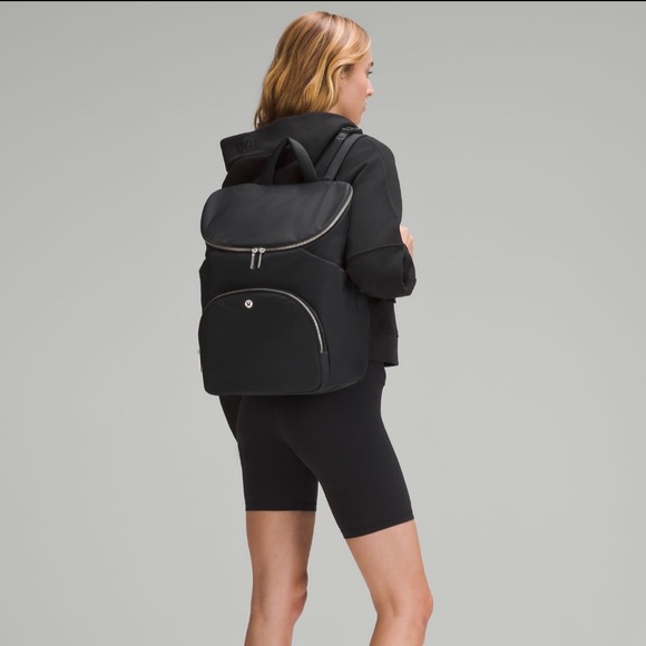 Lululemon New Parent Backpack in Black/Silver Drop - Picture 3 of 11